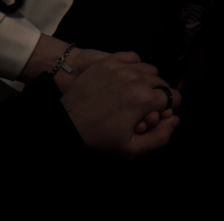 Pjmr95_'s tweet photo. 정국: 𝑏𝑎𝑏𝑦, 𝑖 𝑤𝑎𝑛𝑛𝑎 𝑏𝑒 𝒚𝒐𝒖𝒓𝒔. https://t.co/9SkvrT8kVp