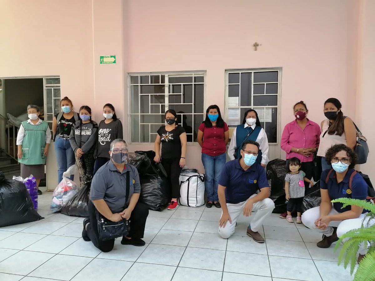ip_rotary4185's tweet photo. #RotaryEnAcción #Veracruz 
El pasado mes de Diciembre Los socios de el Club Rotario Córdoba
en coordinación con Cáritas Córdoba, donaron ropa para personas vulnerables de esa zona beneficiando las siguientes asociaciones:
Las patronas
Fuerza Fortín AC
Y las colonias: https://t.co/6FH759cZ0R