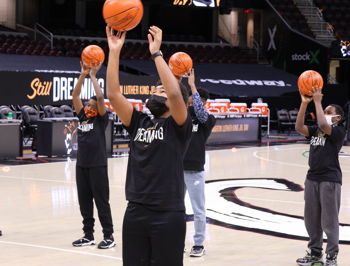 cavs's tweet photo. In celebration of #MLKDay, Cavs Academy hosted youth from City of Cleveland Neighborhood Resources &amp; Recreation Centers for a clinic at @RMFieldHouse. Athletes participated in drills focused on ball-handling, defense &amp; scoring. Each camper will attend Wednesday’s #CavsNets game. https://t.co/7Un4AoaFKy