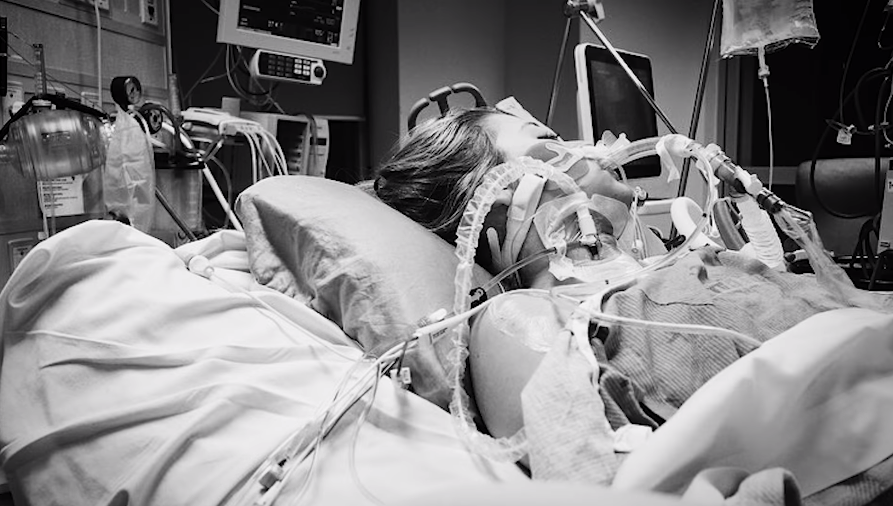 HealthNS's tweet photo. The Human Organ and Tissue Donation Act legislation takes effect today. Watch double lung transplant recipient Jaimie Harbin Keeping’s story on how a perfect stranger changed her life. https://t.co/rqpLumLjMD Make your decision today. #Discuss #Decide #Register @HealthNS @nsgov https://t.co/TqdIBXEA2c