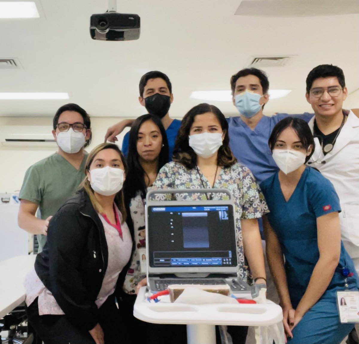 Alexgr23's tweet photo. Practicing ultrasound guided central venous access placement @nefrohgr46 #Nephrology #NephTwitter https://t.co/K3pDG8letR