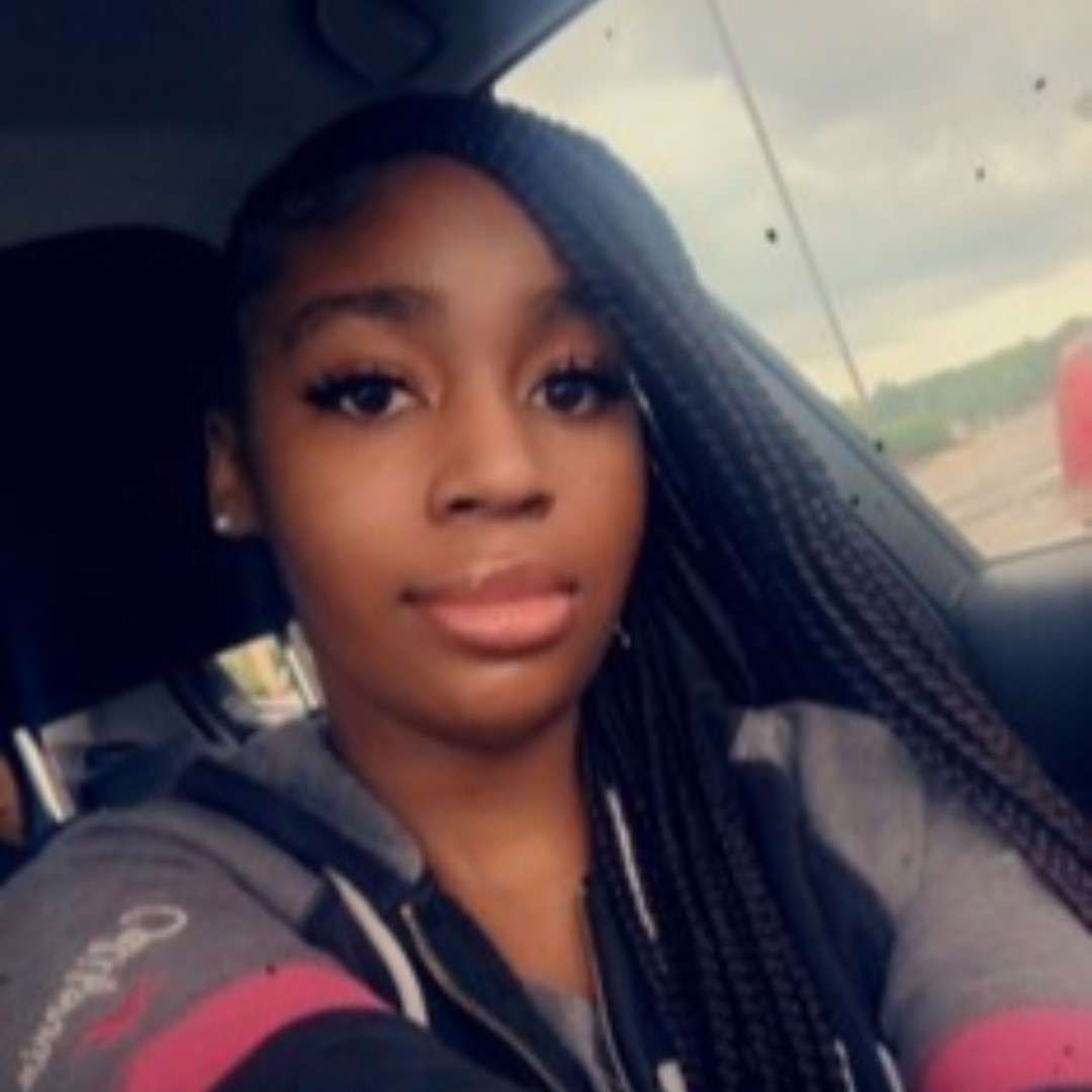 Today's spotlight goes out to Malaijah Carter! Malaijah is a member of our spirit committee. She is a social work major at UMSL. She loves hanging out at oak hall in her free time.  Thank you for all your hard work and dedication to the team!