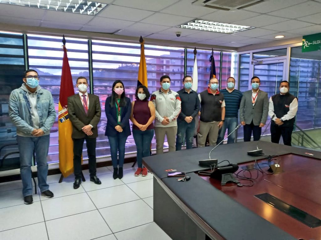 ECU911Austro's tweet photo. .@Alfred_MedinaR coordinador zonal 6, resaltó este proceso y felicitó al primer grupo del personal operativo por su participación y su compromiso con el servicio de atención de emergencias. 

#ECU911SomosTodos https://t.co/8zgVKSvd1W