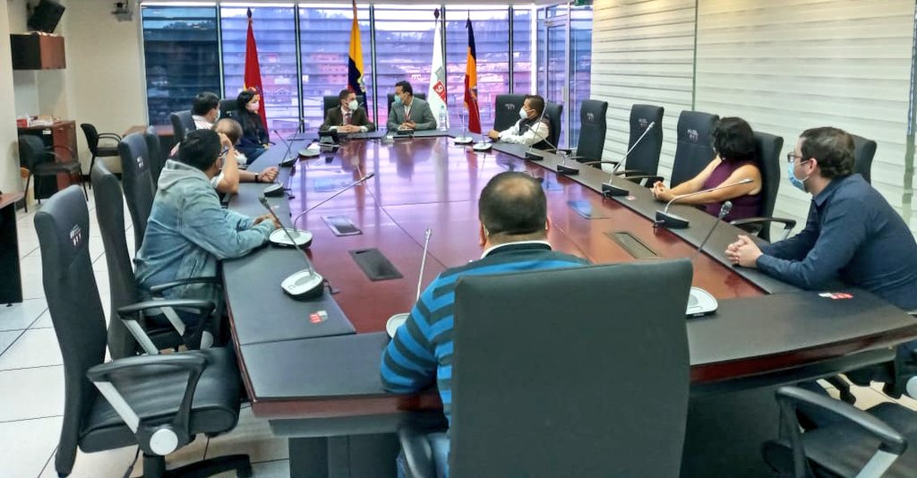 ECU911Austro's tweet photo. .@Alfred_MedinaR coordinador zonal 6, resaltó este proceso y felicitó al primer grupo del personal operativo por su participación y su compromiso con el servicio de atención de emergencias. 

#ECU911SomosTodos https://t.co/8zgVKSvd1W