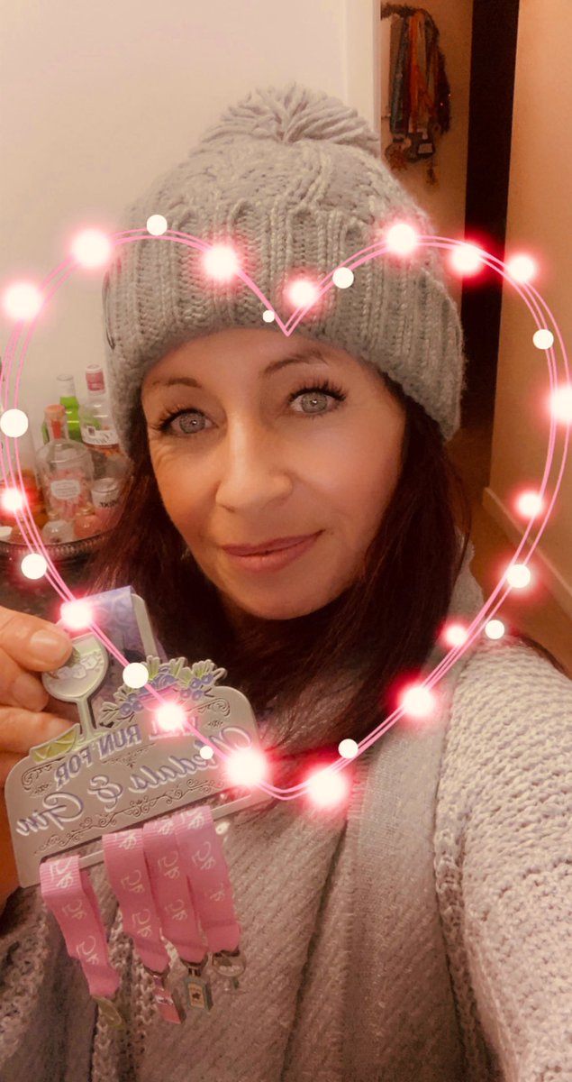 NannaOnTheRun07's tweet photo. Perfect end to a wonderful day. Itโs #MedalMonday and this one is in my top 3! #WillRunForGin and for a bit of #Bling ๐คฃ Thank you @MedalMadUK I love it ๐ฅฐ and my other new hat. @absolute360 @UKRunChat @247runningclub ๐๐ https://t.co/8LhNutA9dG