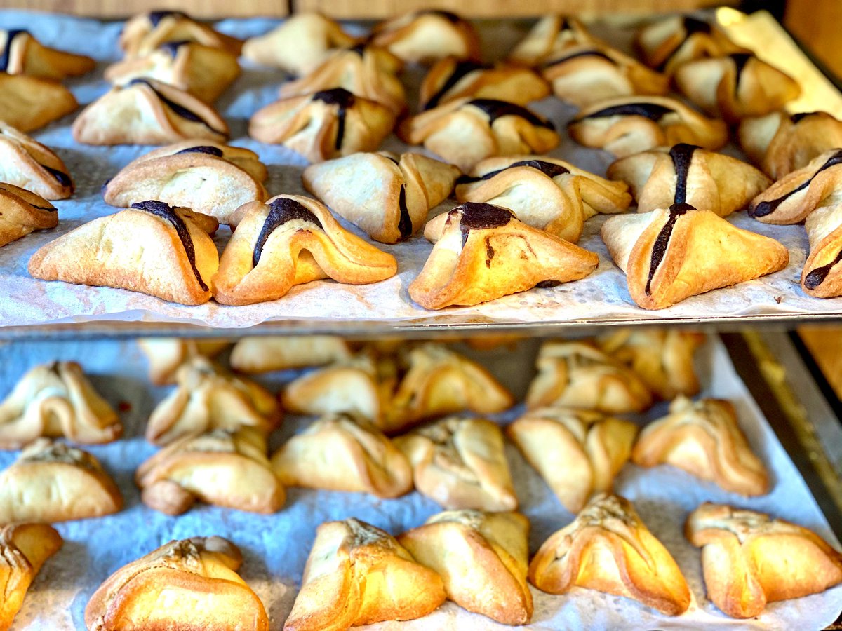 Ostrov_A's tweet photo. Hamentaschen cookies in #Israel can only mean one thing ... #PurimIsComing! https://t.co/P2sNkrqyyj