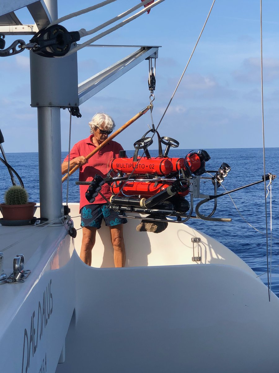 'Fishing' amphorae with a slightly special hook!🏺🌊

The photo shows the hook recovery system for #amphorae, which in this case is fixed in front of the MultiPluto; the mechanism can also be installed on the PlutoPalla.

#ROVs #remotelyoperatedvehicles