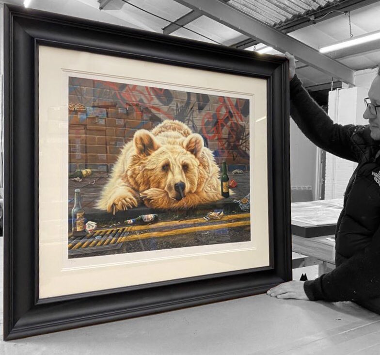 TheMasterframer's tweet image. @Pauljamesart Brown and Out looking super stylish in this classic Black Mat Scoop Moulding. #customframing #bespokeframing #daventry #pauljamesart #limitededition #interiordesign