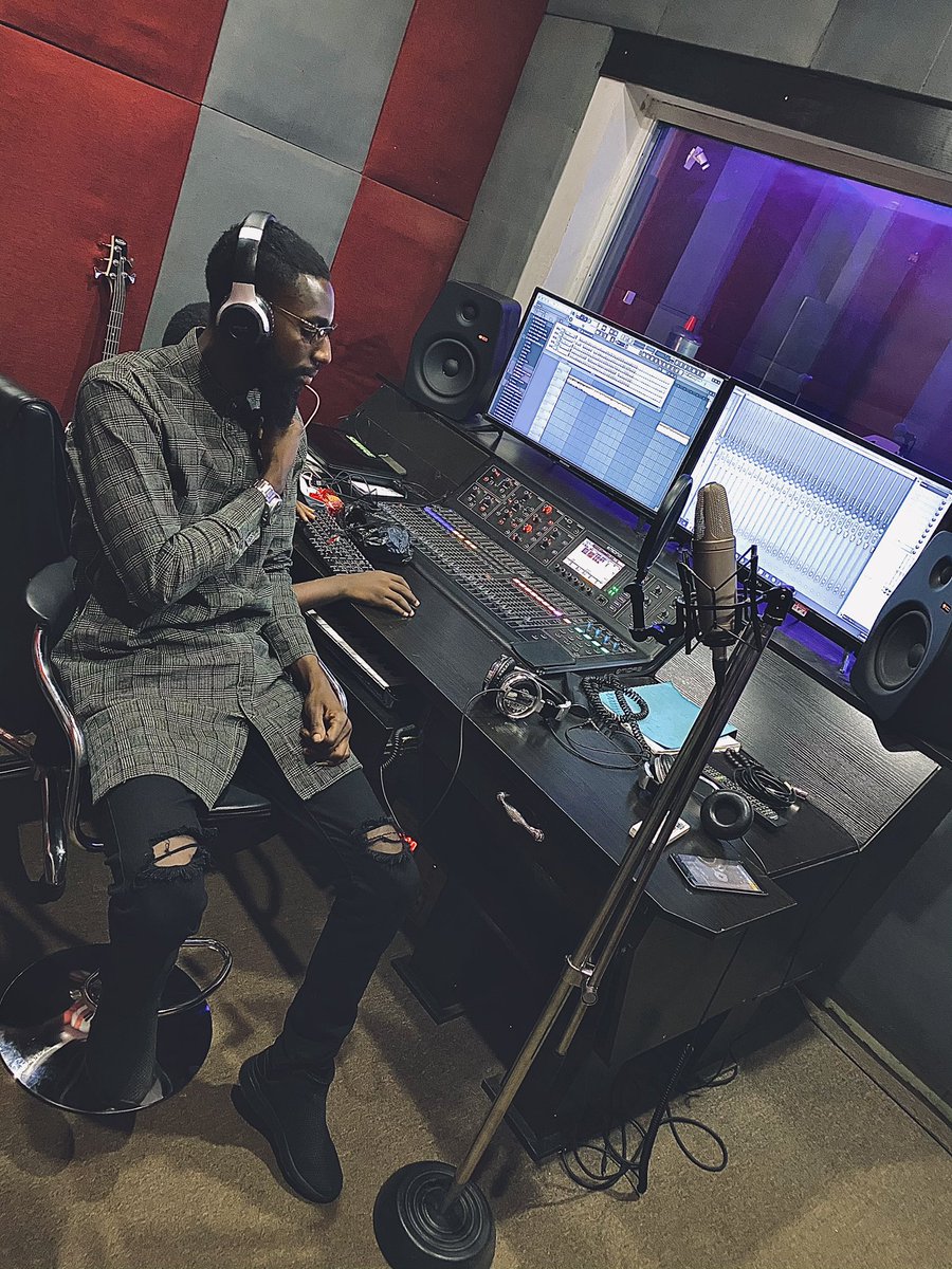 Exxdeee's tweet photo. I’ve been told life is so uncertain didnt know what i was expecting 
Till i pulled the curtain 
And I learnt my lesson 
Its a rude awakening or a bloody sacrifice ... LAZ
B L A C K J A C K is still in the moment 

https://t.co/KXLxbbEnfs https://t.co/t74O5QohJT