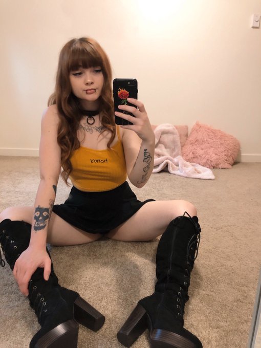 Hey, hi, hello 🖤✨ https://t.co/XB9SdJop3T