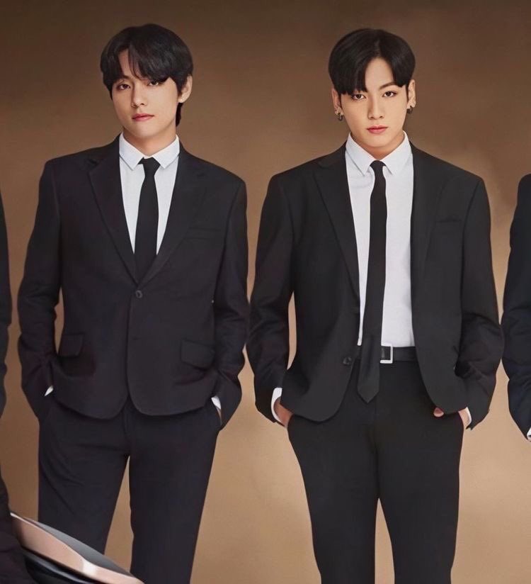 PLEASE THE MINT GREEN HAIR?? IM