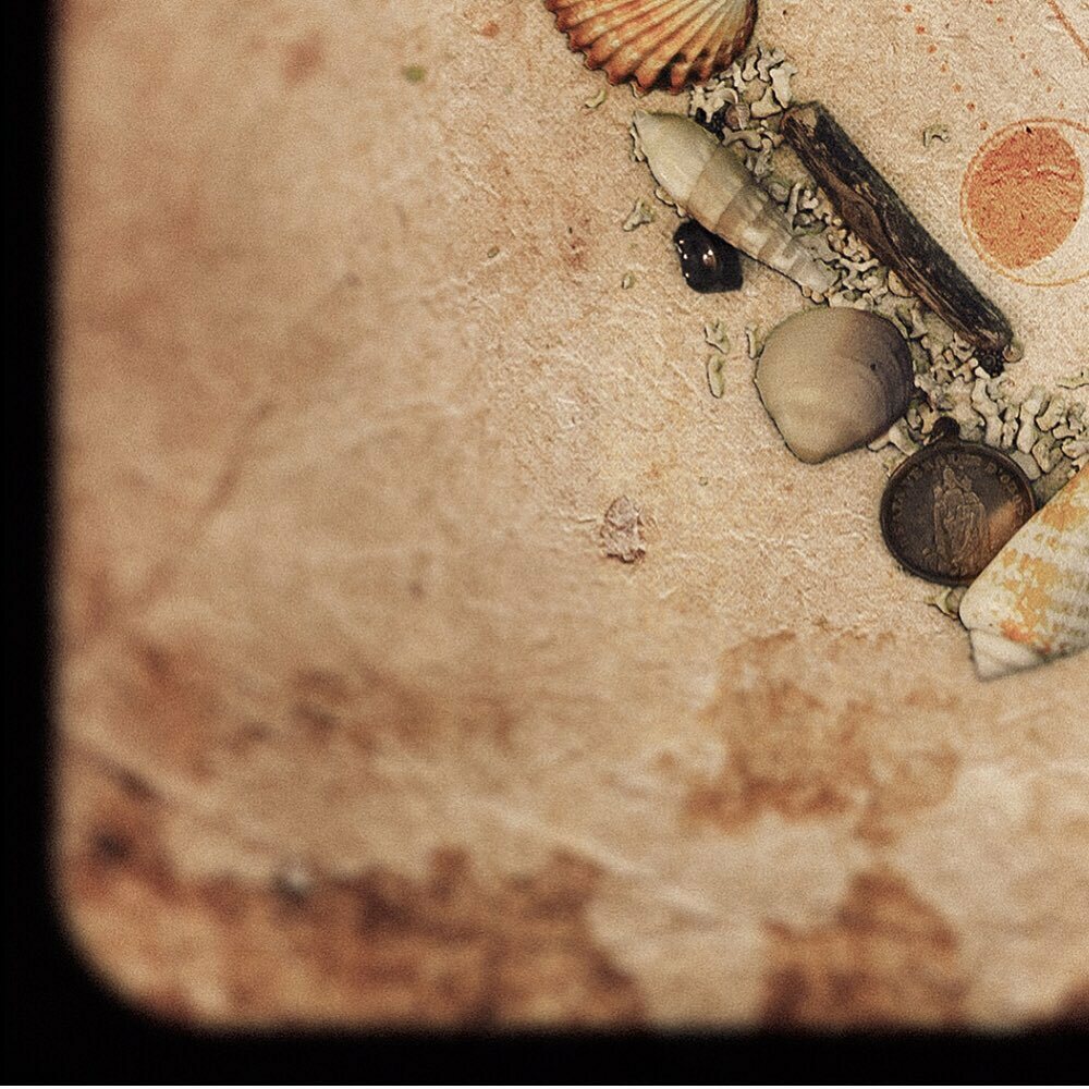 _Cadaveria_'s tweet photo. CADAVERIA - Divination - February 10.
🐚 🐚🐚
#CADAVERIA #NewSingle #Divination #markthedate #Feb10 #coverartwork #revelation #piecebypiece #photosplit #gridpost #blackmetal #gothicmetal #heavymetal #shells #crystal #amulet #medal #parchment #moon #stones #africansorceress … https://t.co/cYk0xIjrhV