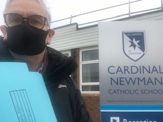 PutteridgeHSch's tweet image. After delivering over 100 Year 11 applications to Luton Sixth Form, Mr Callard then handed over the application forms of everyone who had applied to Cardinal Newman Sixth Form. #FirstClassFutures