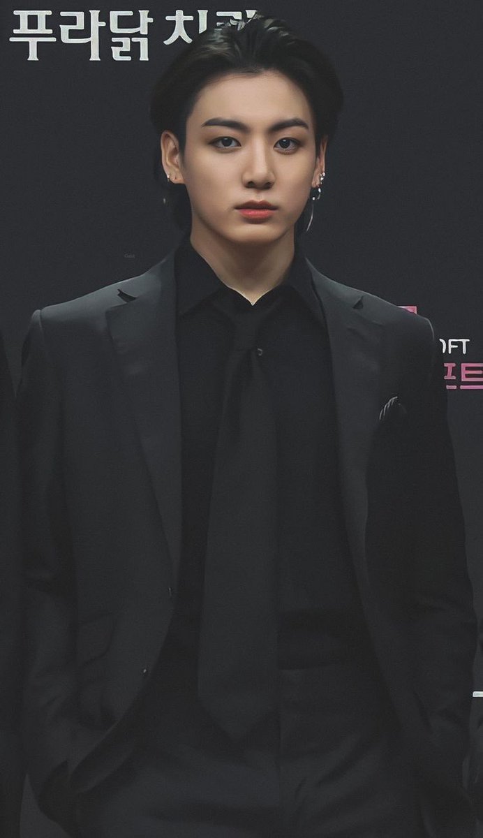 THE CEO VIBES RADIATING FROM THIS