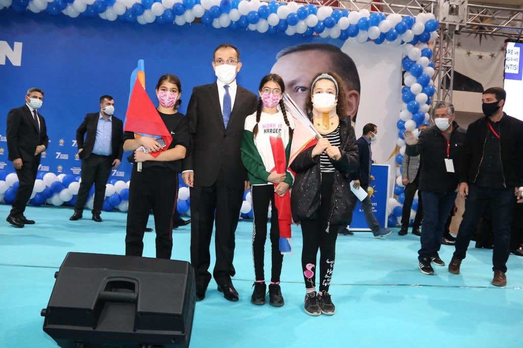 Memleket sevgisi, burada geçen hayatın çilesini de sevincini kucaklayan; değer bilen ve değer veren sevgidir, sevdadır. Rabbim bu sevgiye bizleri layık kılsın.Bir emanet teslim aldık. Allah,bu emanete layık olacak hizmetleri lütfetsin #AdıyamanİçinİnandığınYoldaYürü