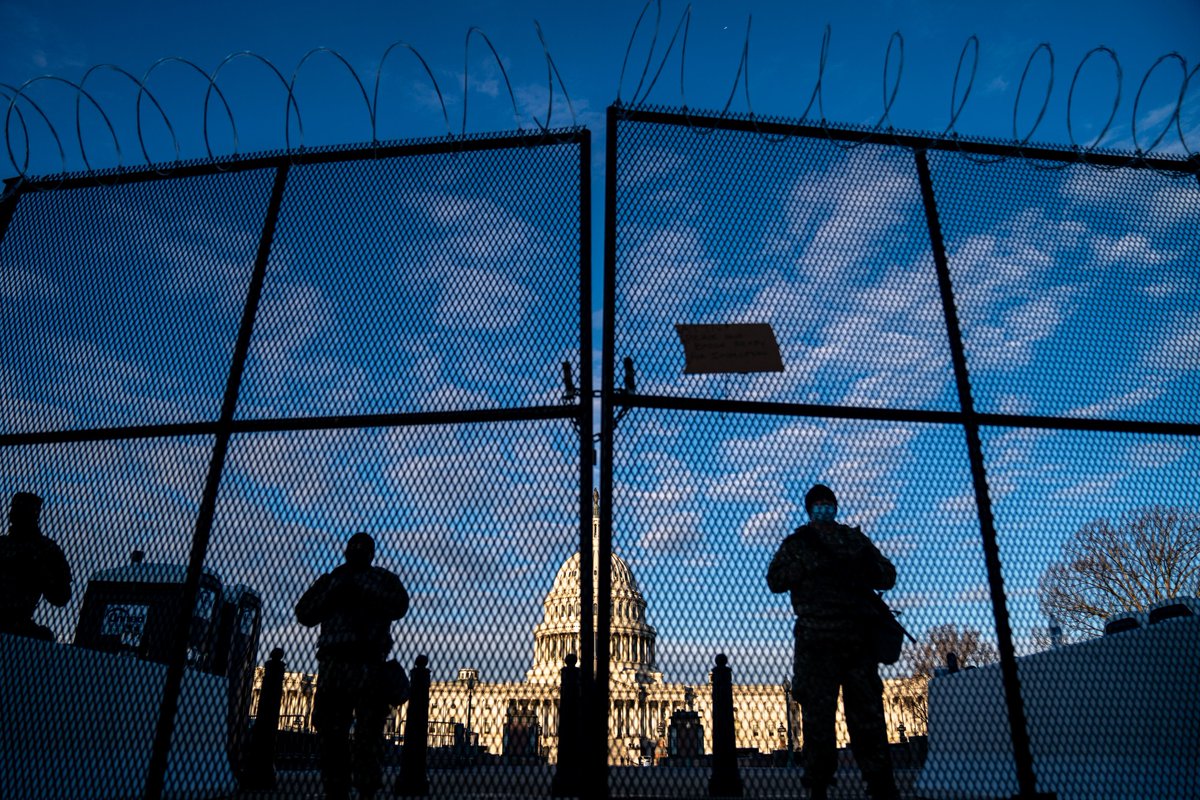 BlueInk83887415's tweet photo. @SpeakerPelosi President Trump built a wall to protect the people, because he loves our people.
DC builds a wall to protect the elites from the people, because they are afraid of our people. https://t.co/xjlRlwTxGO