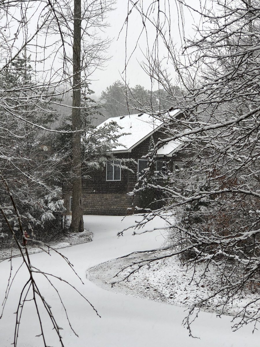 WynonaPadgett's tweet photo. A few pics from our Girls’ Winter Weekend Retreat at Lake Cumberland Resort! #lc365 #GNOtripled #friends #mountainfeelingwithoutthetravel #COVIDadjustments #burnsideky #RandR https://t.co/Q2JyqKMHQI