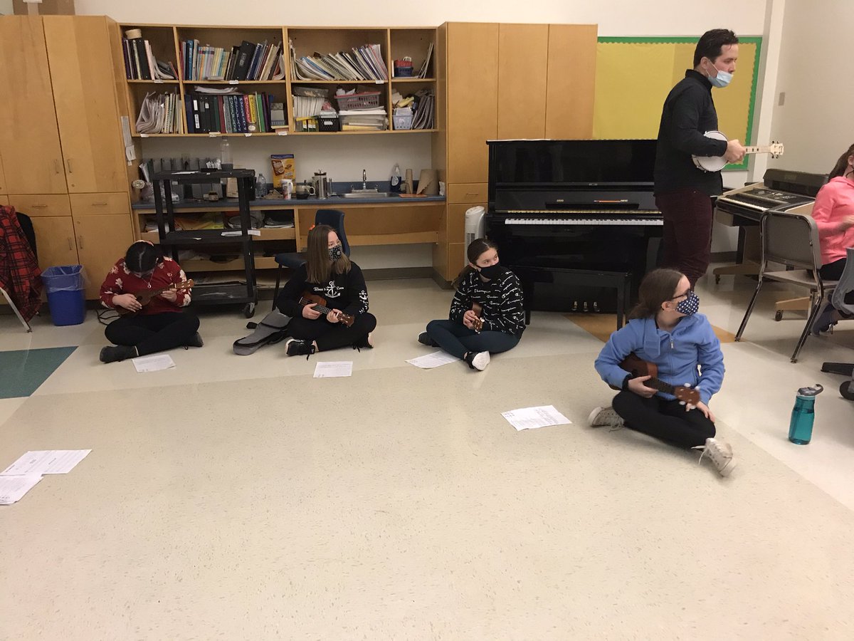 Our students are so happy to be back in the music room singing playing instruments! 🎼🎹 #MusicMonday #music #SRCE <a href="/macinnis_peter/">Peter MacInnis</a>