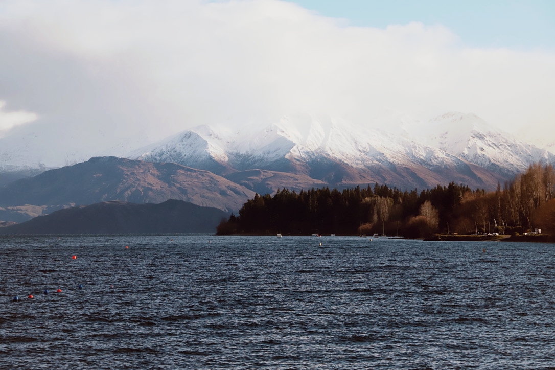 TBEExplorer's tweet image. Lake Wanaka, New Zealand.

Pretty windy and choppy out on the water when I visited, but the view was magnificent. 

Definitely a place to put on your list if visiting New Zealand&apos;s south island.

#wanaka  #newzealand #solofemaletravel  #thebrighteyedexplorer