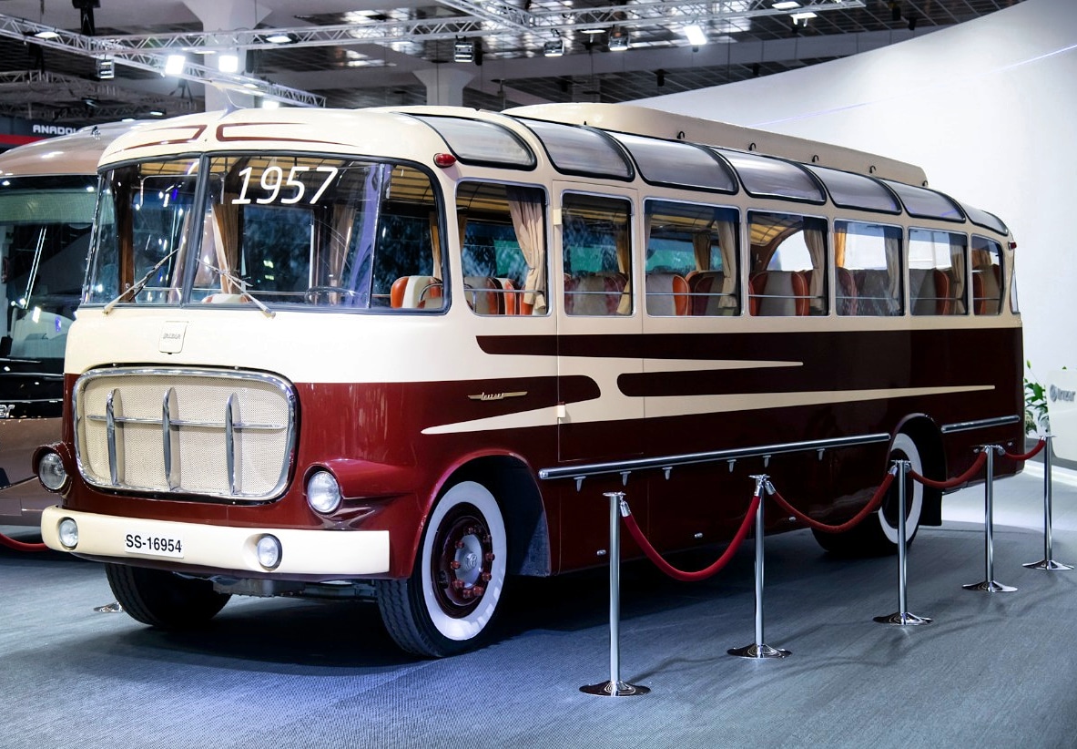 RevistaAT2000's tweet photo. #LunesRetro 
¡Así era un autobús #Irizar en 1957! 😱
#Autotransporte #RevistaAutotransporte #NoticiasAutotransporte #Autobuses #Buses #AutobusesIrizar #VehículosAntiguos #AncientVehicles https://t.co/8fyq8ItQoy