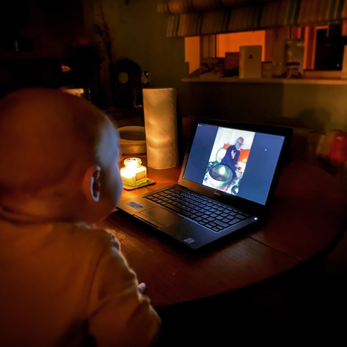 t_voiceinmyhead's tweet photo. Sound bathing with a toddler.....! Thoroughly enjoyable, Thanks @Hearst for putting on a great positivity day! Listening to my baby repeatedly whisper ‘gran-dad’ at Chai the gong bath host was a highlight amongst the relaxing sounds! #PositivelyHearst   #positivelyhappy #balance https://t.co/yIHzqCl8TQ