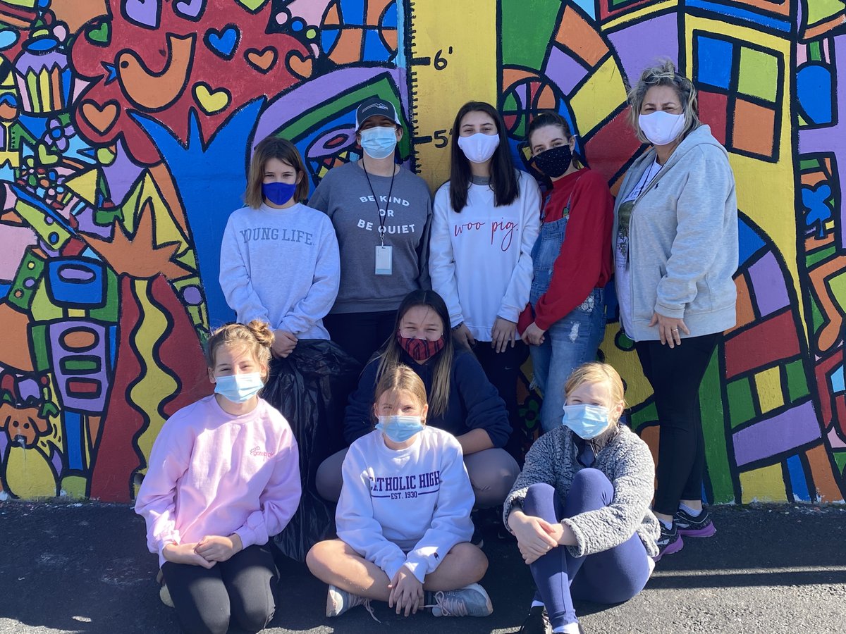 ghidotticomm's tweet photo. Today we honor the life and legacy of Dr. Martin Luther King Jr. May his commitment to service be an inspiration for us all to stand together and strengthen our community. President and CEO @ghidotti spent her day cleaning up around @HolySoulsSchool with @GS_Diamonds Troop 6109. https://t.co/D93I9H9T1K