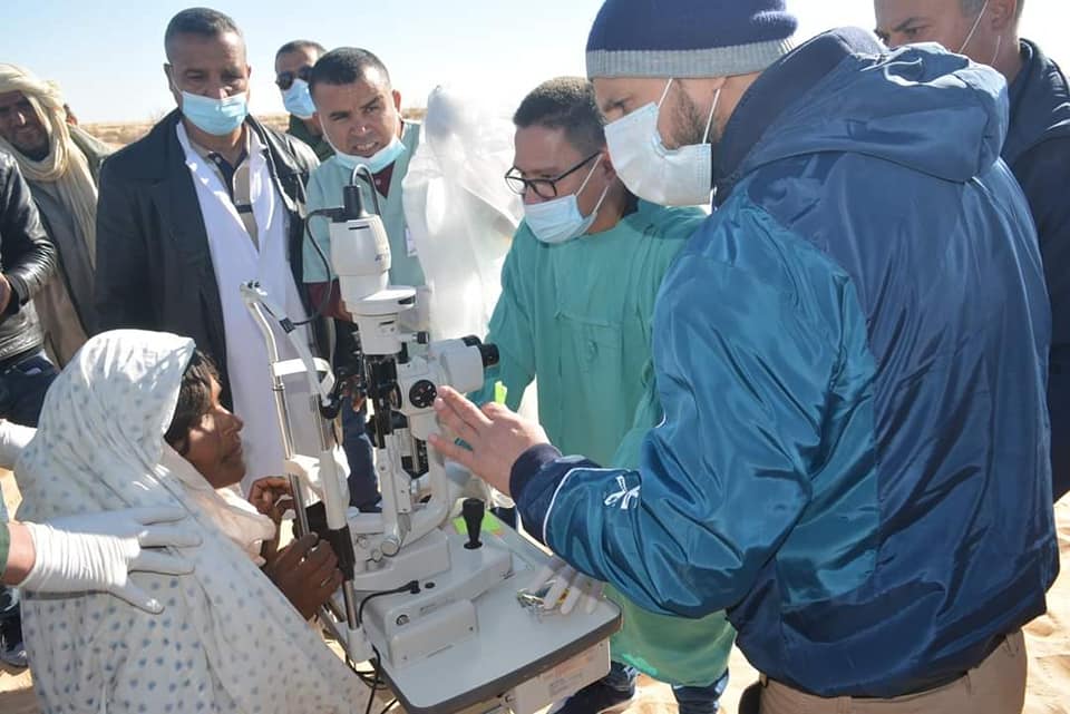 SMCArgelia's tweet photo. ARGELIA: Miembros Hospital Oftalmológico El Oued, a pesar  de la Pandemia #COVID19, participaron CARAVANA SOLIDARIA ARGELO-CUBANA EN DESIERTO SAHARA ARGELINO EN COMUNIDAD NÓMADA. Lasm imágenes hablan por sí solas. ASÍ SOMOS LOS CUBANOS: AMOR, ENTREGA #CubaPorLaVida @DiazCanelB https://t.co/MNA97X1fFi