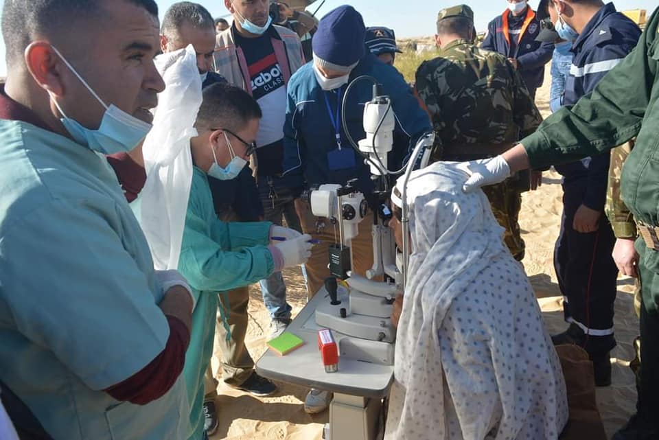 SMCArgelia's tweet photo. ARGELIA: Miembros Hospital Oftalmológico El Oued, a pesar  de la Pandemia #COVID19, participaron CARAVANA SOLIDARIA ARGELO-CUBANA EN DESIERTO SAHARA ARGELINO EN COMUNIDAD NÓMADA. Lasm imágenes hablan por sí solas. ASÍ SOMOS LOS CUBANOS: AMOR, ENTREGA #CubaPorLaVida @DiazCanelB https://t.co/MNA97X1fFi
