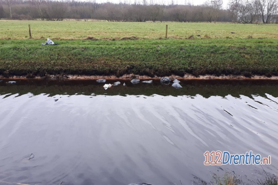 Dumping grote hoeveelheid hennepafval in het Hekmanskanaal in #Schoonebeek. 112Drenthe.