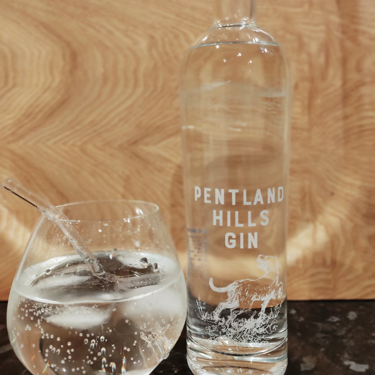 Deliciously refreshing end to a Monday with my first taste of <a href="/PentlandGin/">PentlandHillsGin</a>. And when it's done, I return my personalised #gin bottle for a refill, and get £10 off. #scottishgin