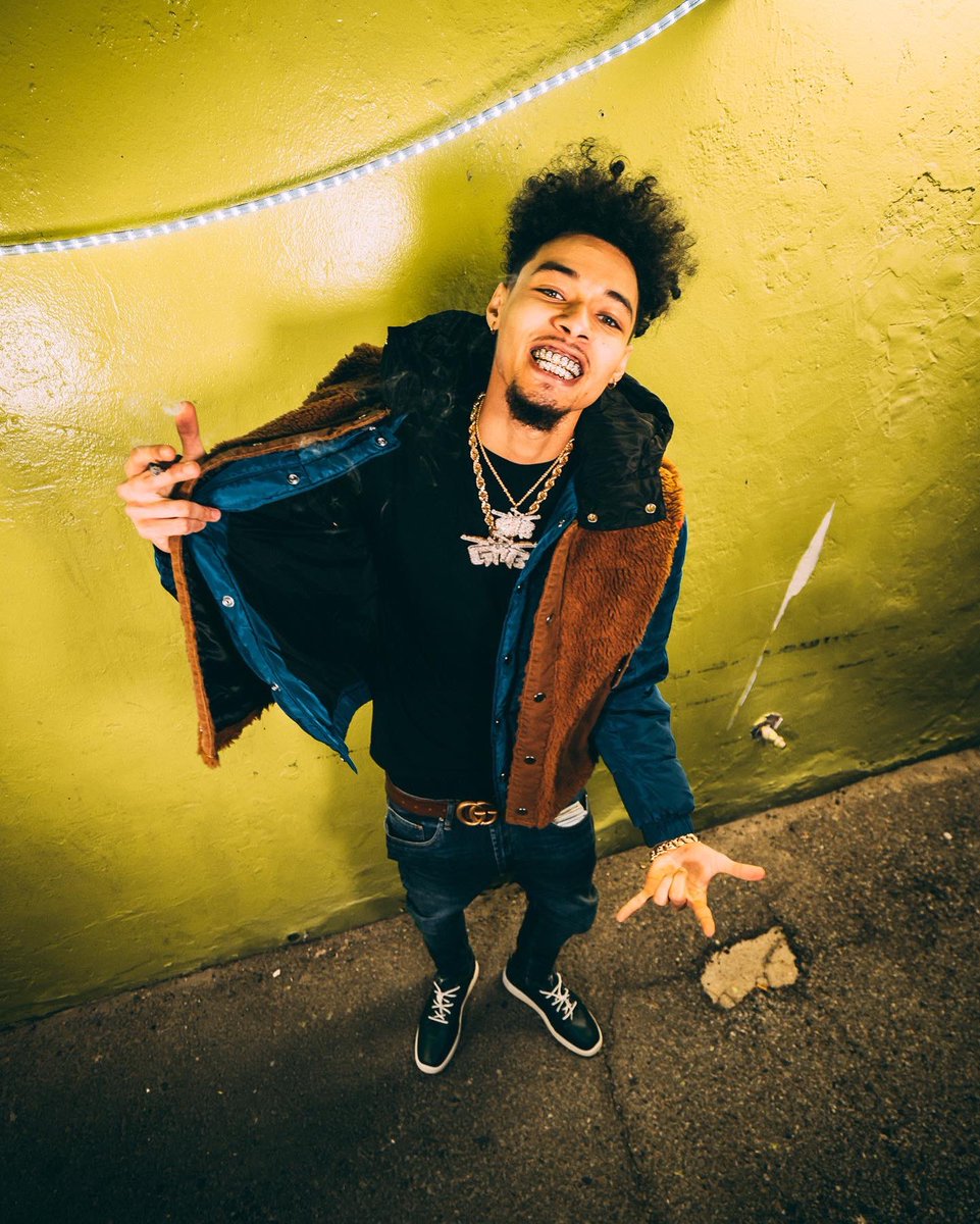 Marquis_Az's tweet photo. B4 I go I’ma take out a hunnit Fasho,B4 I go ima stack up a hunnid Fasho,They don’t do it foreal they just do it Fa show🗣✌🏽 #FashoEP droppin soon https://t.co/TC13lplAux