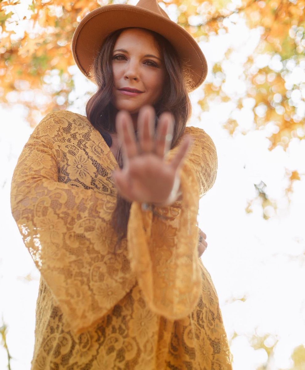 heartsongsmg's tweet photo. Stop what you’re doing it’s RELEASE WEEK!!! If you haven’t done so go pre-save & pre-order @laurendamusic’s upcoming single #LiveTheLight which comes out everywhere on 1.22.21 on all music streaming platforms!
#heartsongs #presave #preorder https://t.co/MIqV9GuLs2