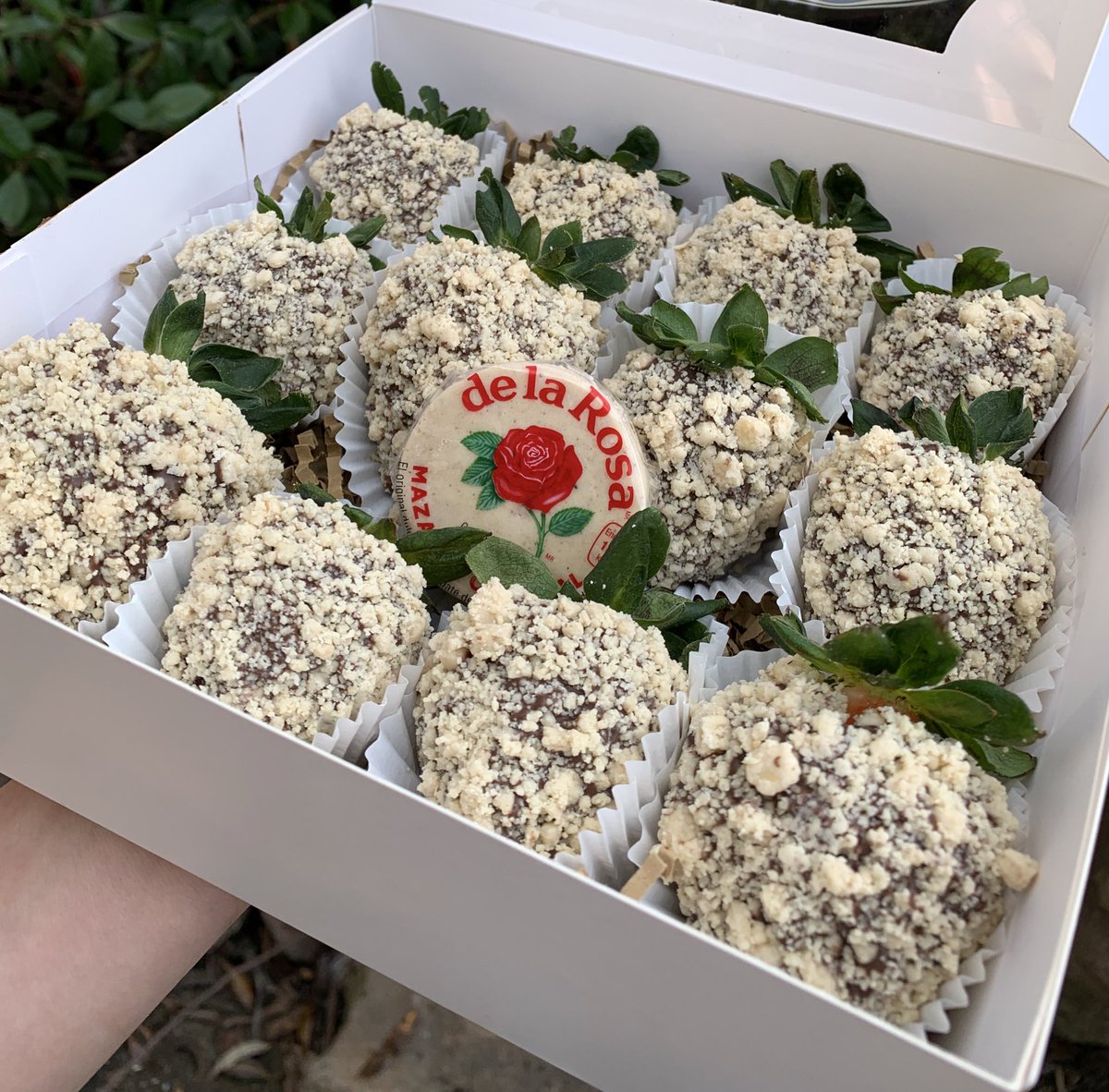 Milk Chocolate w/ Mazapan🌹 Bay Area📍 (follow me on instagram <a href="/sweetsbyjayda/">sweetsbyjayda</a>) 
•
•
 #bayarea #bayareasweets #chocolatecoveredstrawberries