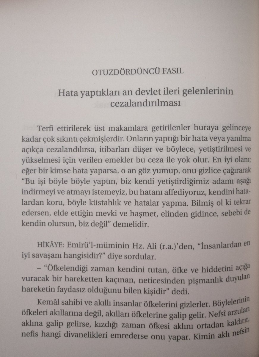 tarihkursusu's tweet photo. Hata yaptıkları an devlet ileri gelenlerinin cezalandırılması:

"... Bilmiş ol ki tekrar edersen, elde ettiğin mevki ve haşmet, elinden gidince, sebebi de kendin olursun, biz değil." https://t.co/V2aM1r7Z58