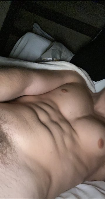 How did you get under the covers silly 😏 https://t.co/cyB0gpBml2