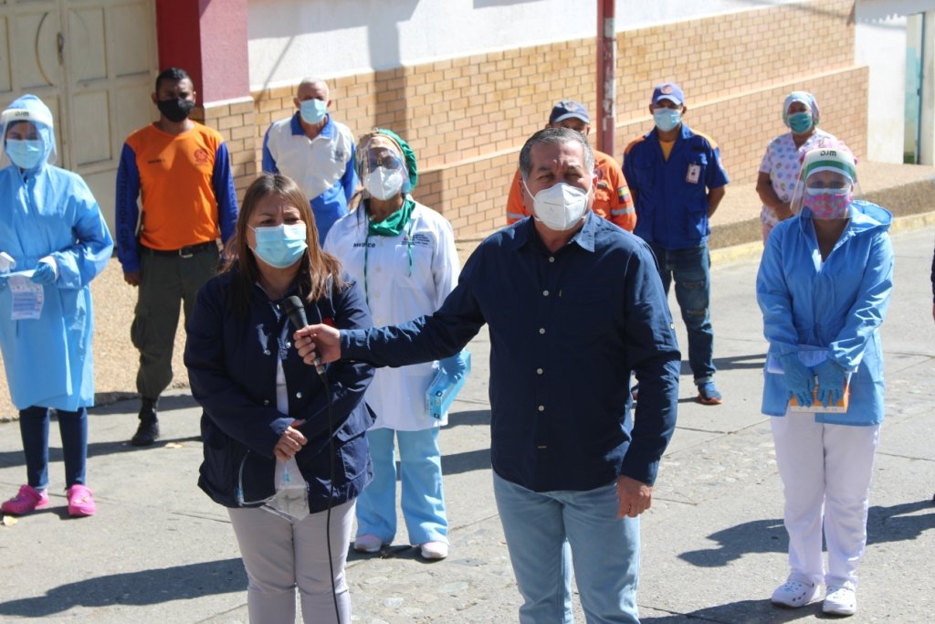 En contacto con el presidente <a href="/NicolasMaduro/">Nicolás Maduro</a> ratificamos la voluntad de ir comunidad a comunidad aplicando pruebas rápidas a través de nuestras 15 Áreas de Salud Integral Comunitarias,además de ofrecer el tratamiento oportuno a todos los pacientes de#covid-19 para su recuperación