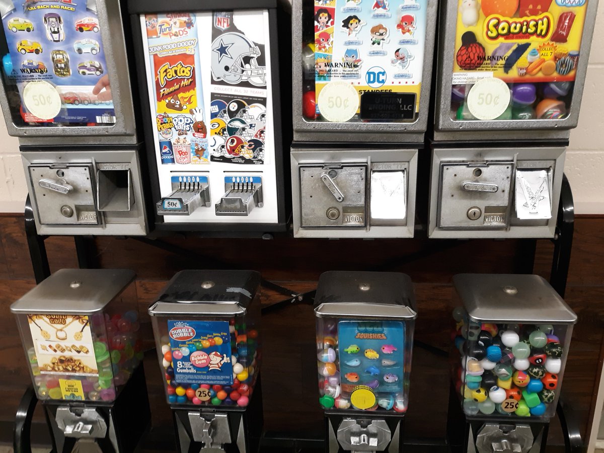 kyoto_kai's tweet photo. sights from the laundromat last night. 
apparently don't hire Joshua to be your dog walker. https://t.co/k3FVAgLsls