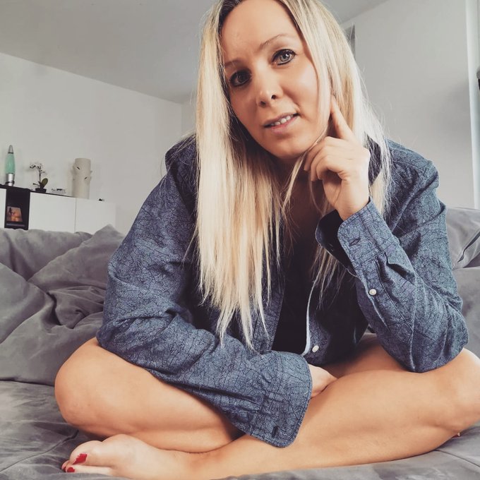 Einen wundersch&ouml;nen chilligen Abend w&uuml;nsche ich euch   #chillen #ausruhen #relax #homesweethome #zuhause<a href="/tag/relax"class="tags"><span>#relax</span></a><a href="/tag/girl"class="tags"><span>#girl</span></a><a href="/tag/blond"class="tags"><span>#blond</span></a><a href="/tag/homesweethome"class="tags"><span>#homesweethome</span></a><a href="/tag/chillen"class="tags"><span>#chillen</span></a><a href="/tag/zuhause"class="tags"><span>#zuhause</span></a>