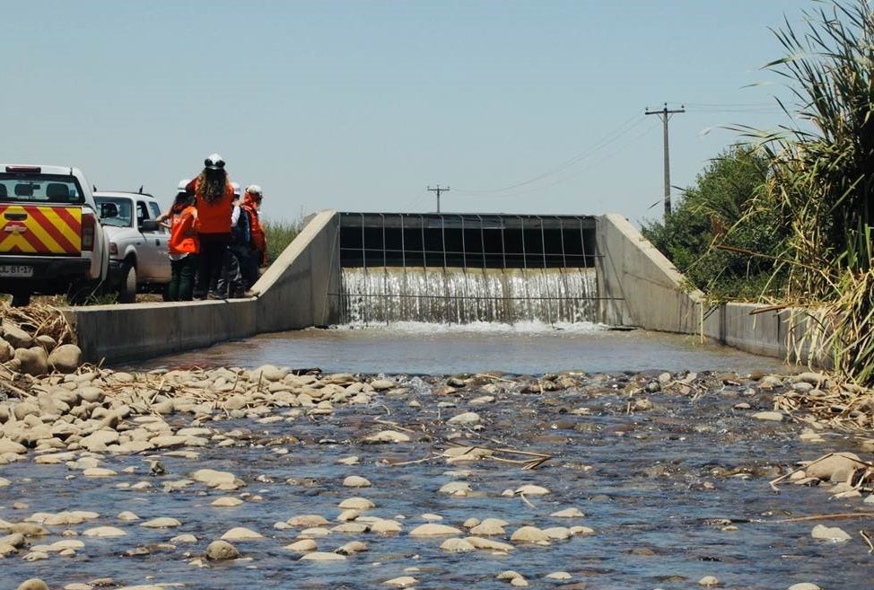 SomosSacyr's tweet image. Hoy en planta de tratamiento de agua servidas #LaCadellada, operada por @SomosSacyr en #Chile, realizamos el inicio de descargas provisorias de agua tratada al "Estero Sin Nombre". Este hito aportará al equilibrio hídrico del Humedal Batuco, ubicado en la región Metropolitana.