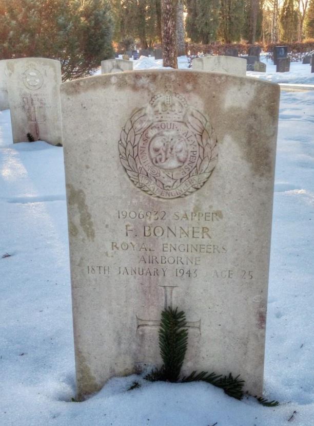 Also shot in cold blood  #OTD in Trandum forest near  #Oslo and dumped in an unmarked grave were Sapper James Blackburn, 28, 9 (Airborne) Field Company Royal Engineers from Isleworth, Middlesex and Sapper Frank Bonner, 25, 9 (Airborne) Field Company Royal Engineers. The five... 3/5
