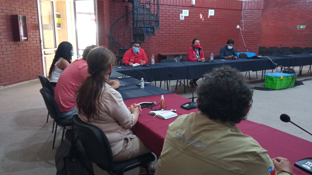 ✅ Seremi @CarlosLillo_A junto a la directora regional de #Sernatur <a href="/ange_funes/">Angélica Funes Tapia</a> en reunión con empresarios turísticos de Ovalle para fomentar actividades y apoyar a la difusión 💻 en la comuna junto a coordinadores de <a href="/muniovalle/">MUNICIPALIDAD OVALLE</a>

🌄 Apoyando el emprendimiento en la Cuarta región