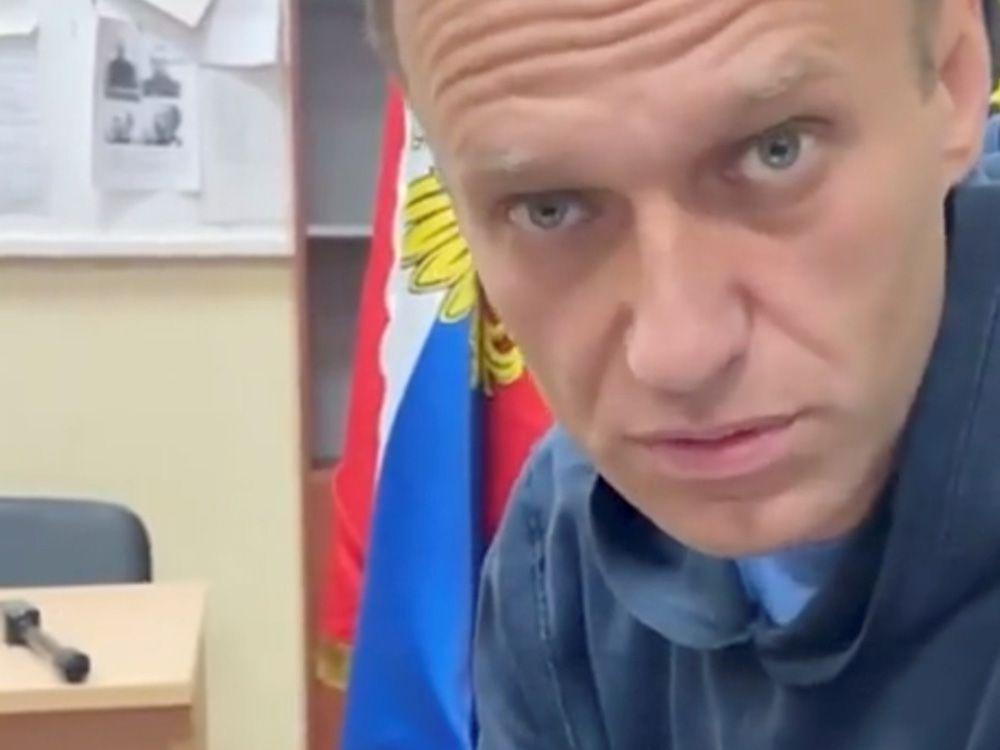 Kremlin critic Alexei Navalny arrested and rushed to court after returning to Russia