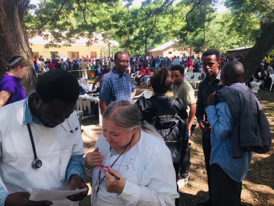 STEMM7's tweet image. It's an exciting day for us here at STEMM because the 
@HandofHope team has arrived in our village! We're so excited to be working with this organization to bring medical help to the surrounding area. #handofhope #stemm #Tanzania #becauseIwassick #andyoulookedafterme