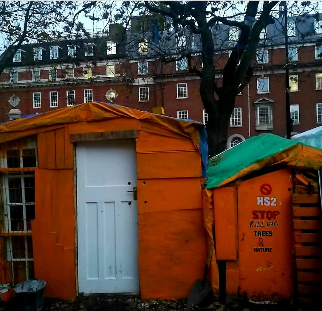 Hs2Rebellion's tweet image. 🌳🌍The #BattleForEuston Square Gardens is gearing up 🌍🌳
In locked-down Central London with the world watching we will #StopHS2. 
Come visit for your daily exercise or dog walk. Defend and
#StandforTheTrees. Protect #OurAmazon and help us win the #BattleForEuston