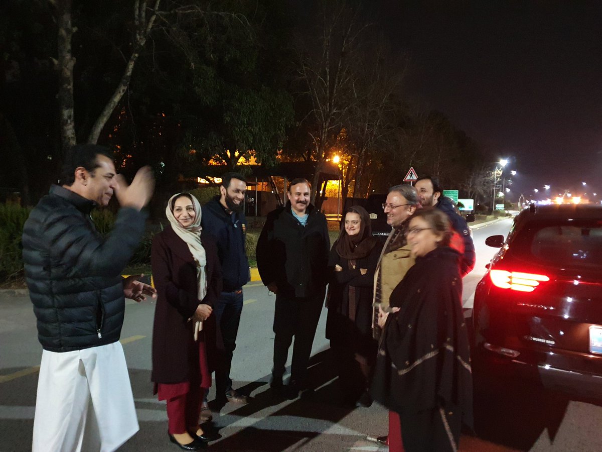AzmaBokhariPMLN's tweet photo. ریلی روٹ کا دورہ،کل کی سب تیاریاں مکمل ہیں،الیکشن کمیشن کو فیصلہ دینا ہوگا @TararAttaullah @Tallal_MNA @SamiKhanMPA https://t.co/Od00TULRl2