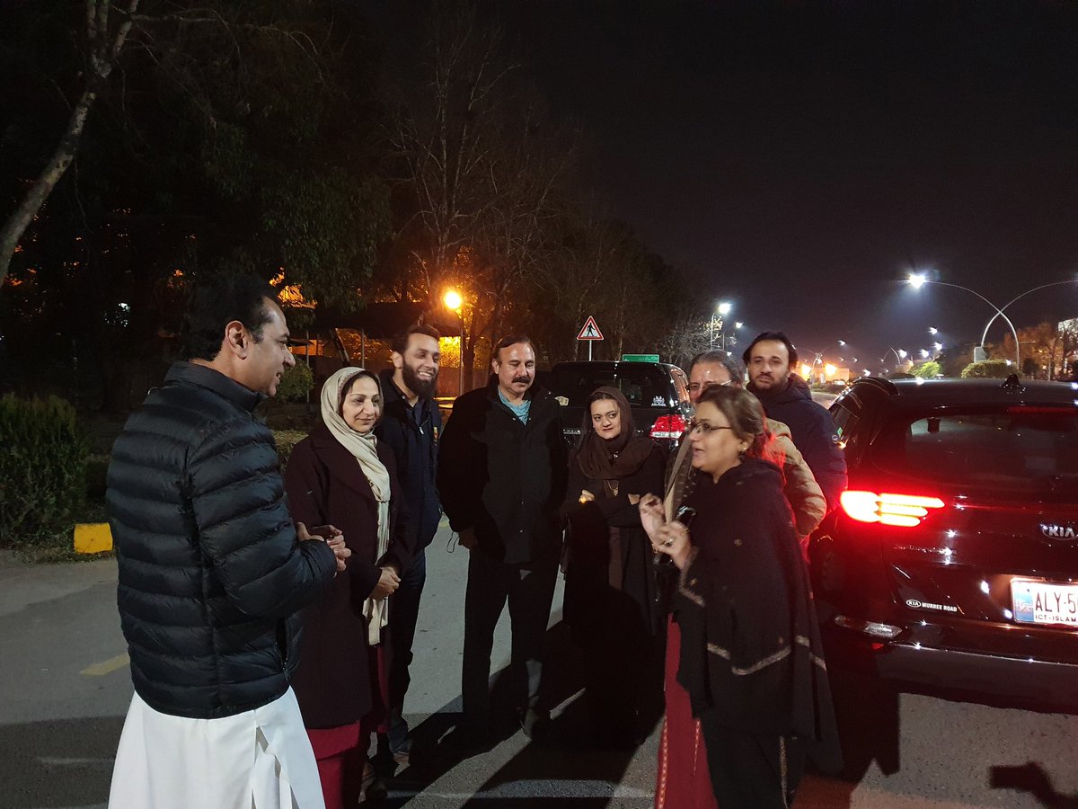 AzmaBokhariPMLN's tweet photo. ریلی روٹ کا دورہ،کل کی سب تیاریاں مکمل ہیں،الیکشن کمیشن کو فیصلہ دینا ہوگا @TararAttaullah @Tallal_MNA @SamiKhanMPA https://t.co/Od00TULRl2