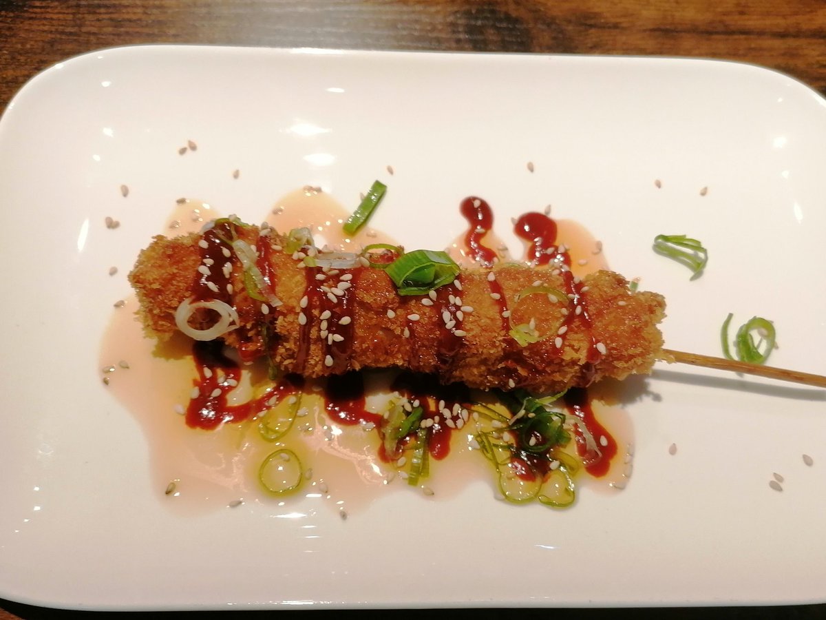KoreanMigag's tweet photo. I made this really nice battered, pankocoated and deep fried chicken skewer. Crunchy on the outside, juicy on the inside, with lots of minced garlic and ginger in the batter. How should I call this dish? Anyone any idea? @maangchi
#migag #koreanstreetfood #wijdstraat #Gouda https://t.co/smuKeCQjCI