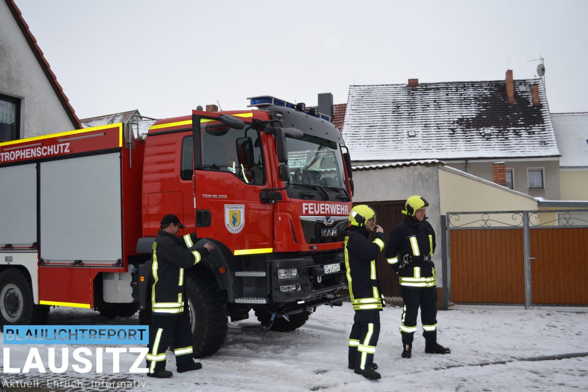 Aus noch ungeklärter Ursache kam es heute Mittag in Wittichenau auf dem Topfmarkt zu einem Wohnungsbrand mit Menschenleben

Weiteres auf unserer Website!

blaulichtreport-lausitz.de/wittichenau-wo…