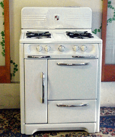 DWDagger's tweet photo. We have the finest in cutting edge 1940s home oven technology. Fry an egg, bake a pie, or put on some tea for you and your guests...invited or not.
#UE4 #Blender3d #indiedev #DWDagger #antique https://t.co/Uv8G4lxdTK