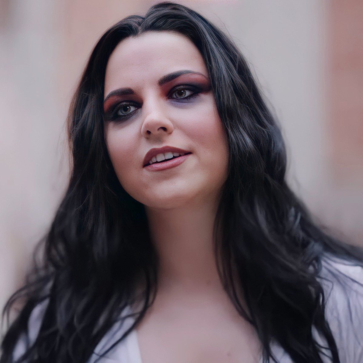 AmyLeeEVItaly's tweet photo. Evanescence: What You Want (Behind The Scenes) 🖤 https://t.co/LI1eXqKEfx